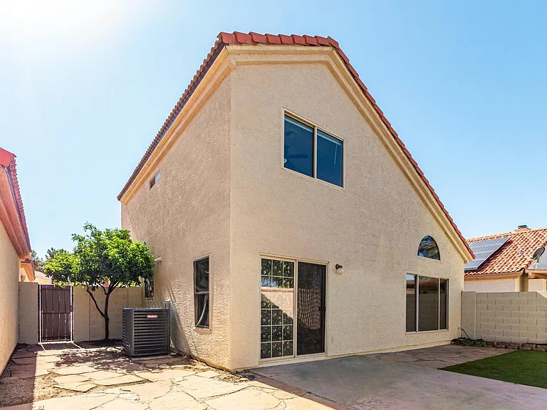 1538 E Laurel Ave — Photo 30