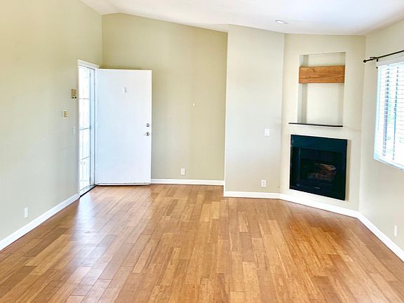 2nd image of 4433 Winona Ave APT 4