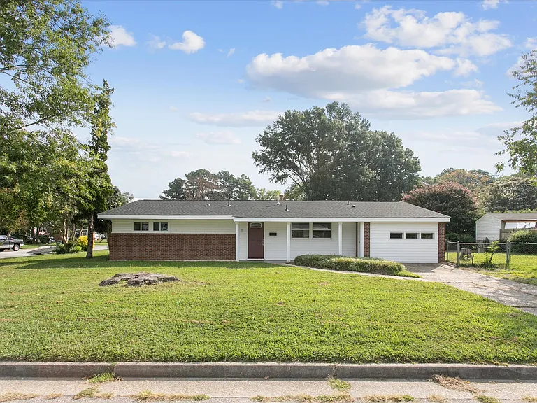 72 Ferguson Ln — Photo 2