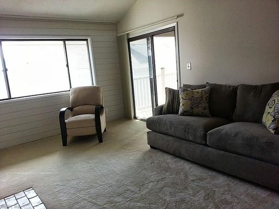 3rd image of 3200 Lynnhaven Dr APT 302