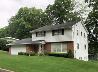 4 Exeter Dr, Endicott, NY