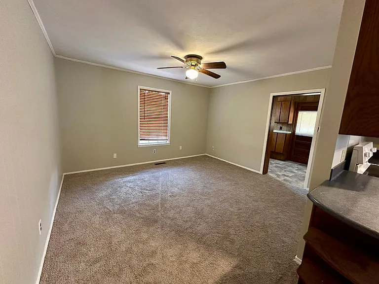 2507 Bradley Ln — Photo 8