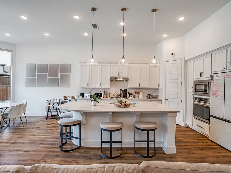 1308 Bluebonnet Ln — Photo 13