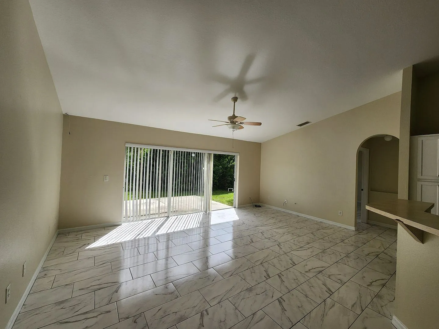 Half Off First Month Huge 4 Bedroom/Greenbriar Area. — Photo 4