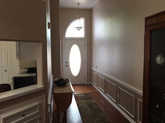 4th image of 1202 Linden Ln #1202