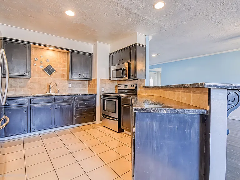 401 W Polk St — Photo 12