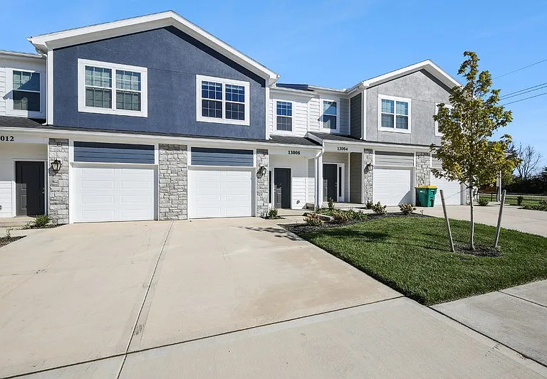 Sandstone Pointe Townhomes — Photo 4