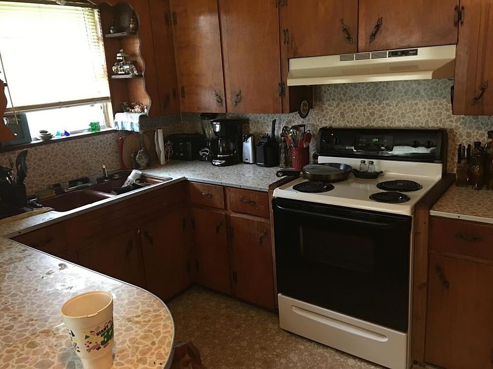 2nd image of 106 Van Buren St