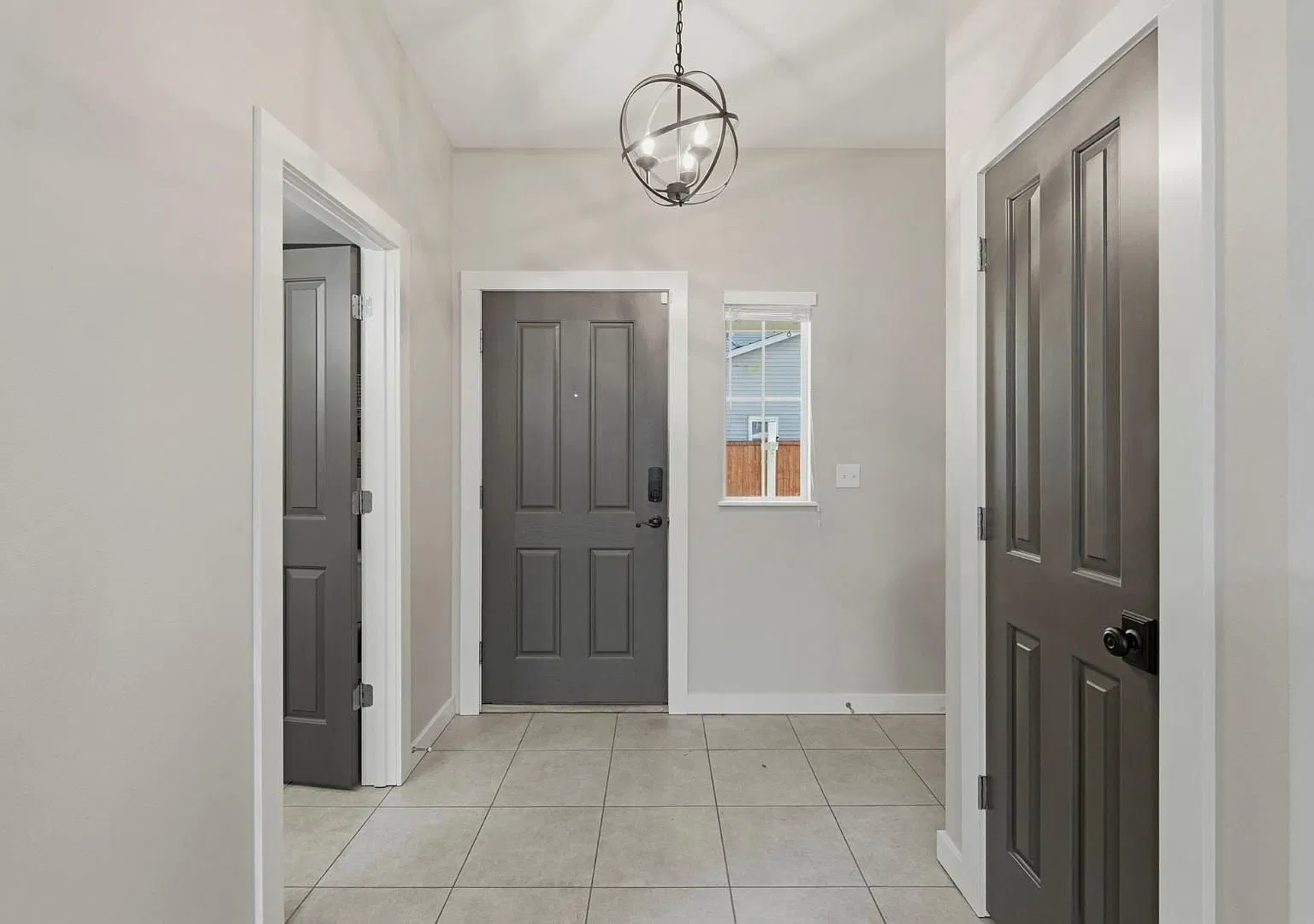 Spacious Maple Valley Townhome with Private Fenced Backyard & A/C — Photo 4