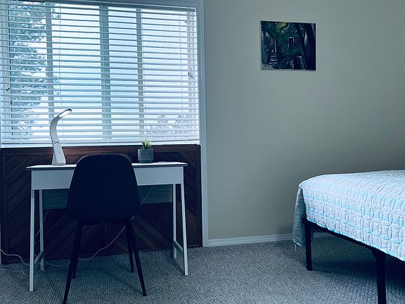 4th image of 908 Lone Pine Dr #2