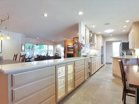 4th image of 3464 Walton Way