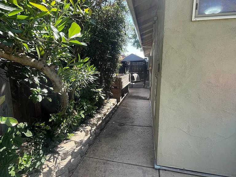 1010 Westway Dr — Photo 14