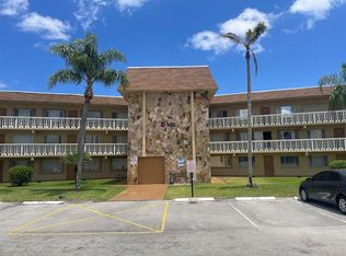 500 Village Green Cir #316, Lake Worth, FL 33461
