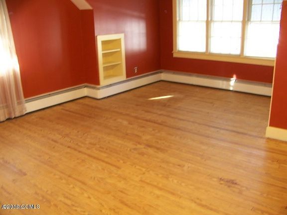 5th image of 163 CHATHAM Street E