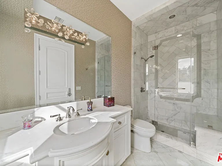 447 N Kenter Ave — Photo 34