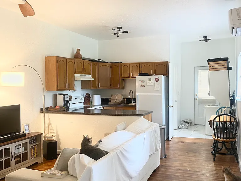 5912.5 N Ola Ave — Photo 2