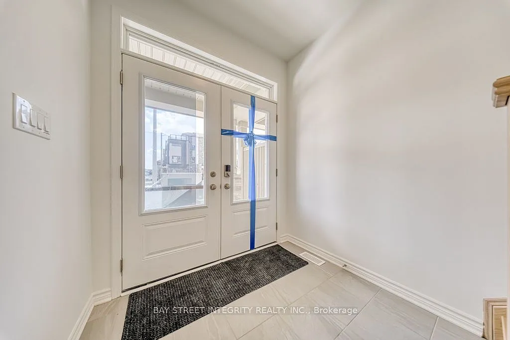 4 bed, $3,850 — Photo 2