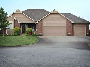 4 N Maple Ct, Valley Center, KS 67147