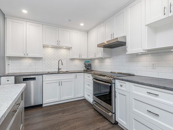 5th image of 2451 Gladwin Rd #225