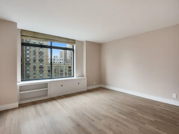 400 East 70th Street 1406 image 5 of 6