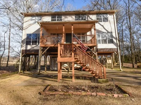 13593 Riverbend Rd, Moundville, AL 35474