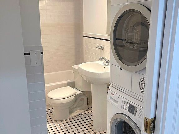 5th image of 174 Newbury St APT 4