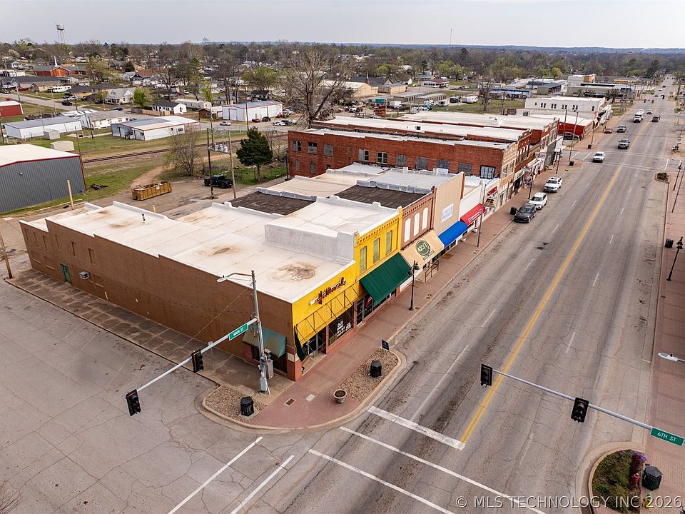 2nd image of 101 S Main St