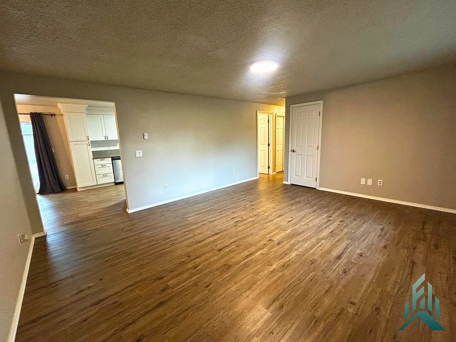 3 bed, 1.5 bath, 1492 sqft, $2,195 — Photo 3