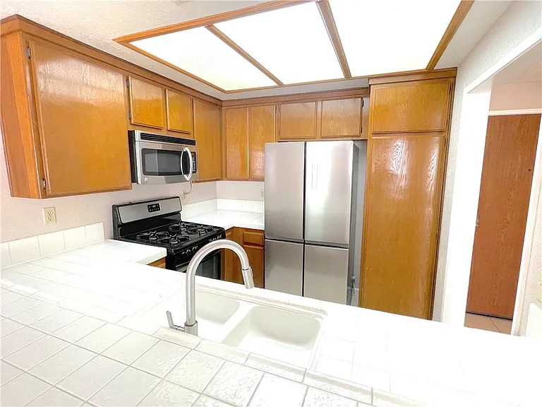 2563 Plaza Del Amo — Photo 2