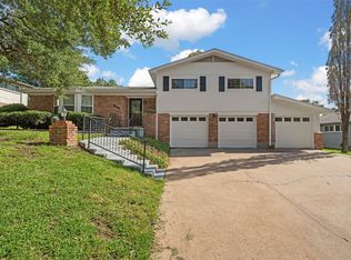 6400 Summit Ridge Dr, Waco, TX 76710