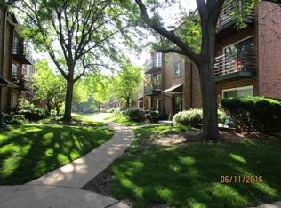 916 Casey Ct APT 6, Schaumburg, IL 60173