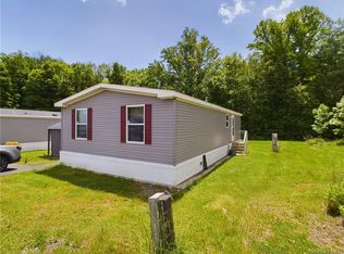 18 Shore Ln, Bloomingburg, NY 12721
