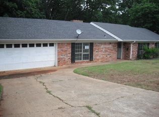 705 Inwood Dr, Palestine, TX 75801
