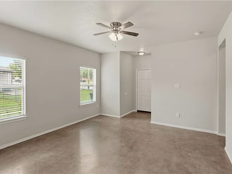 147 Rosedale Ave — Photo 6