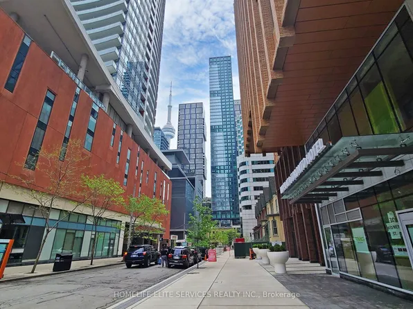327 King St W #702, Toronto, ON M5V 1J5