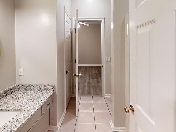 4th image of 228 N Ross St APT 1