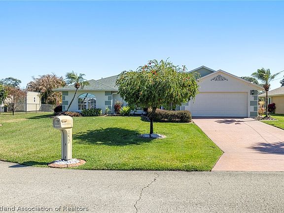 3rd image of 157 Citrus Rd NE