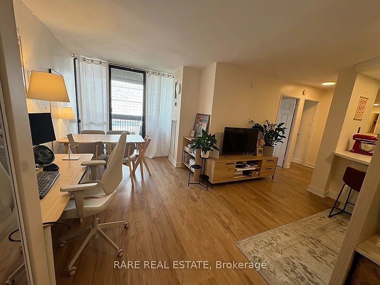 105 McCaul St #704 — Photo 2