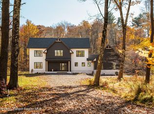 617 Harrington Dr, Austerlitz, NY 12017