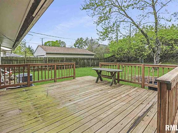 3rd image of 1927 W White Oak Dr