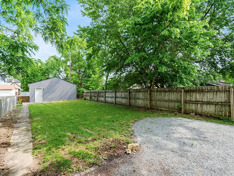 556 Siebert St — Photo 22