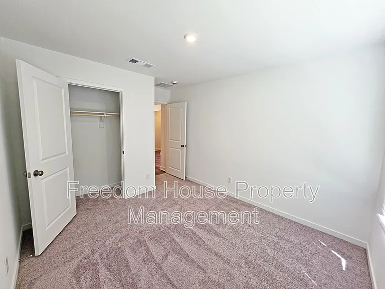 663 E Huyana Wind Dr — Photo 10
