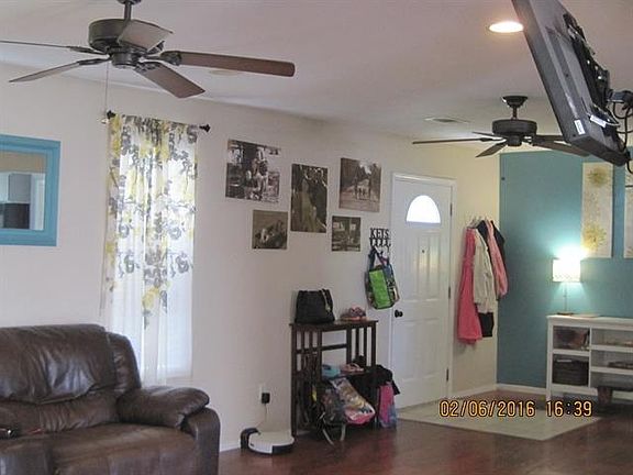 3rd image of 309 W East Crawford Ave