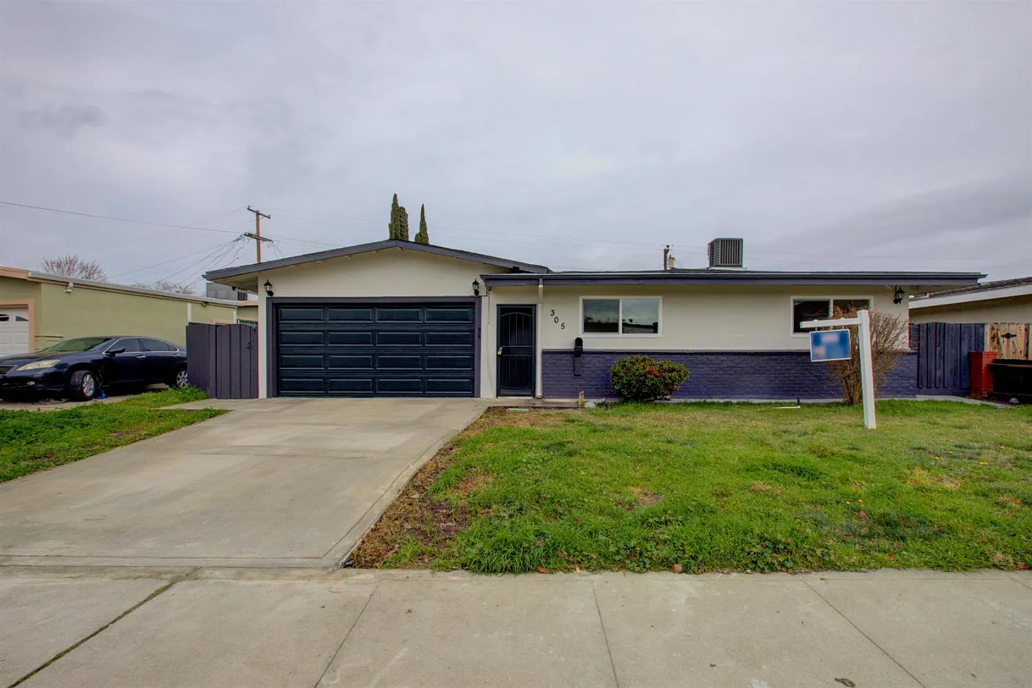 305 Portola Way photo 1
