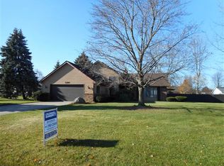 5283 N Glen Oak Dr, Saginaw, MI 48603