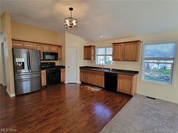 4th image of 35261 Schoolhouse Ln