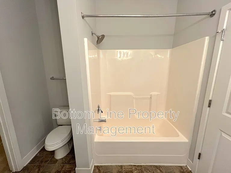 841 Seigle Point Dr — Photo 23