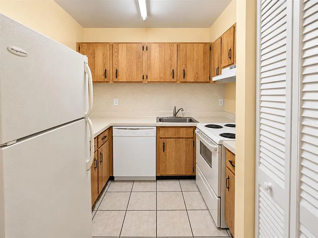 2 bed, 2.0 bath, 1100 sqft, $1,700 — Photo 3