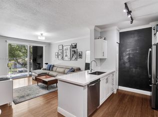 6831 SW 44th St APT 201, Miami, FL 33155