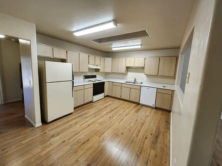 4581 McClintock Cir #B — Photo 6
